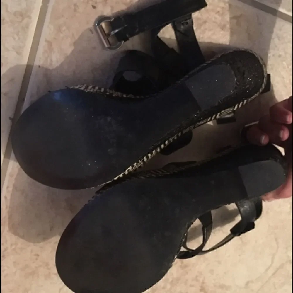 Guess platform sandals sz 9